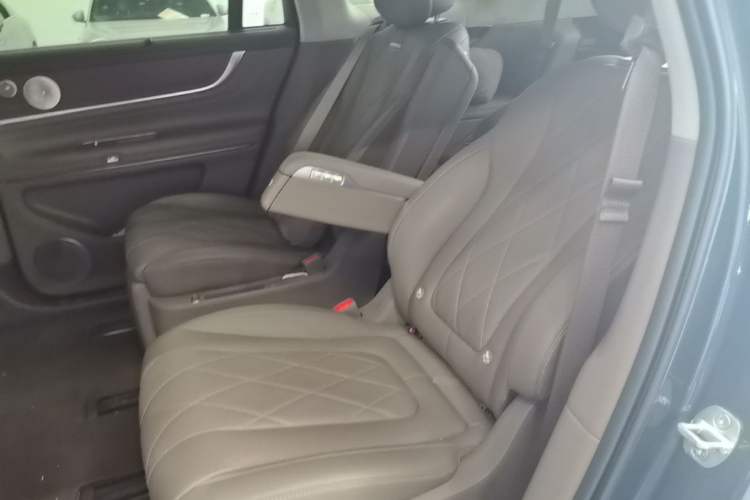 Used Hima AITO M9 2024 Range-Extended Ultra Version 42 kWh 6-Seater Model Left Rear Seat