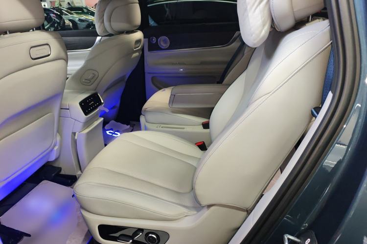 Used Hima AITO M9 2024 Range-Extended Ultra Version 52 kWh 6-Seater Model Left Rear Seat