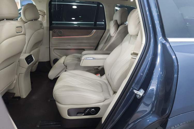 Used Hima AITO M9 2024 Range-Extended Ultra Version 42 kWh 6-Seater Model Left Rear Seat