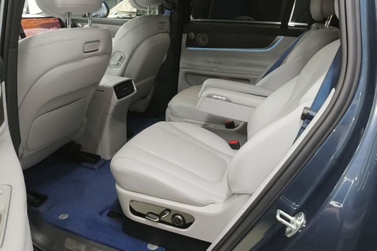 Used Hima AITO M9 2024 Range-Extended Ultra Version 42 kWh 6-Seater Model Left Rear Seat