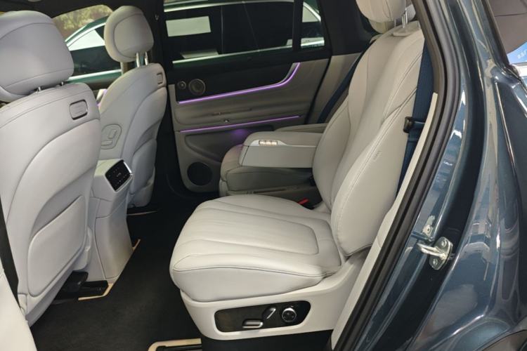 Used Hima AITO M9 2024 Range-Extended Ultra Version 52 kWh 6-Seater Model Left Rear Seat