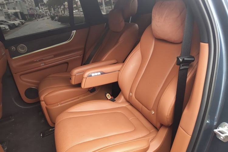 Used Hima AITO M9 2024 Range-Extended Ultra Version 42 kWh 6-Seater Model Left Rear Seat