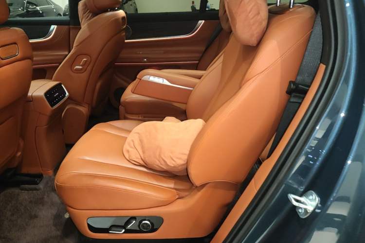 Used Hima AITO M9 2024 Range-Extended Ultra Version 42 kWh 6-Seater Model Left Rear Seat