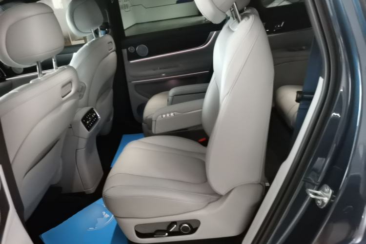 Used Hima AITO M9 2024 All-Electric Ultra Version 100 kWh 6-Seater Model Left Rear Seat