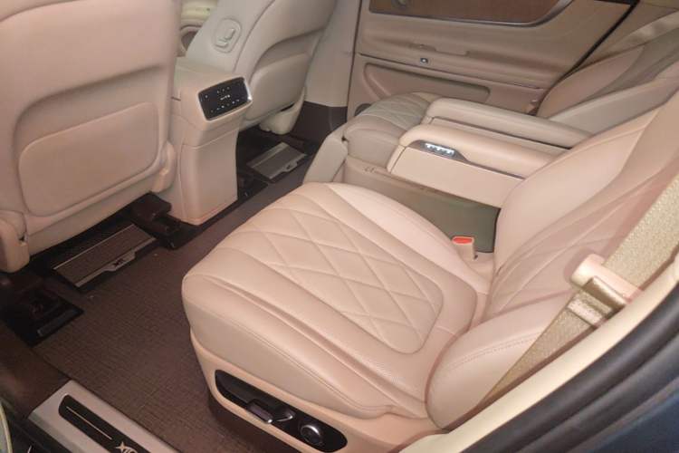 Used Hima AITO M9 2024 All-Electric Ultra Version 100 kWh 6-Seater Model Left Rear Seat
