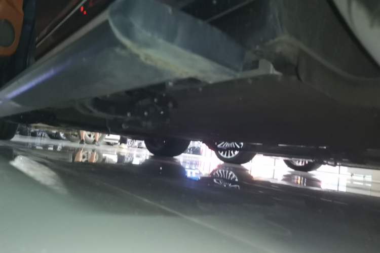 Used Hima AITO M9 2024 All-Electric Ultra Version 100 kWh 6-Seater Model Left Side Sill