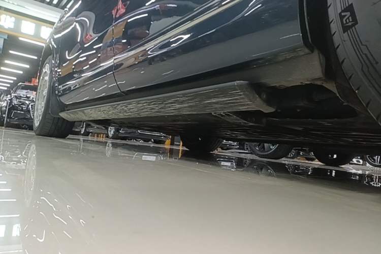Used Hima AITO M9 2024 Range-Extended Ultra Version 42 kWh 6-Seater Model Left Side Sill