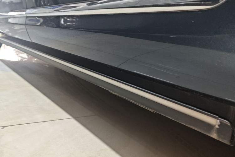 Used Hima AITO M9 2024 Range-Extended Ultra Version 42 kWh 6-Seater Model Left Side Sill
