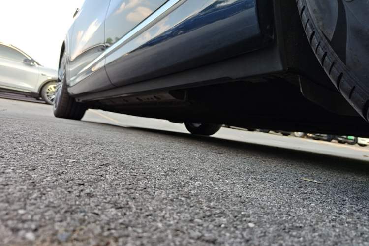 Used Hima AITO M9 2024 Range-Extended Ultra Version 42 kWh 6-Seater Model Left Side Sill