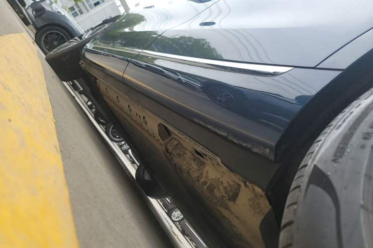 Used Hima AITO M9 2024 Range-Extended Ultra Version 42 kWh 6-Seater Model Left Side Sill