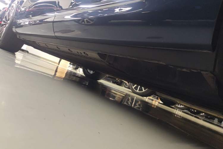 Used Hima AITO M9 2024 Range-Extended Ultra Version 42 kWh 6-Seater Model Left Side Sill