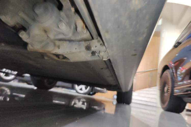 Used Hima AITO M9 2024 Range-Extended Ultra Version 42 kWh 6-Seater Model Left Side Sill