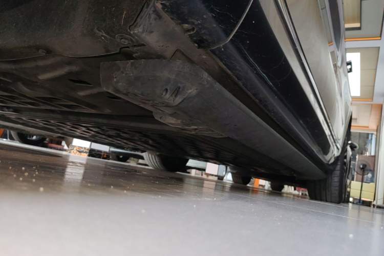 Used Hima AITO M9 2024 Range-Extended Ultra Version 42 kWh 6-Seater Model Left Side Sill