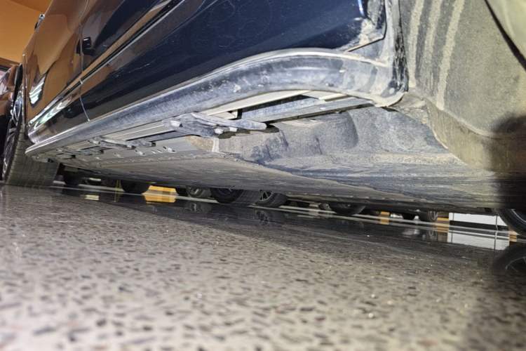 Used Hima AITO M9 2024 Range-Extended Ultra Version 42 kWh 6-Seater Model Left Side Sill