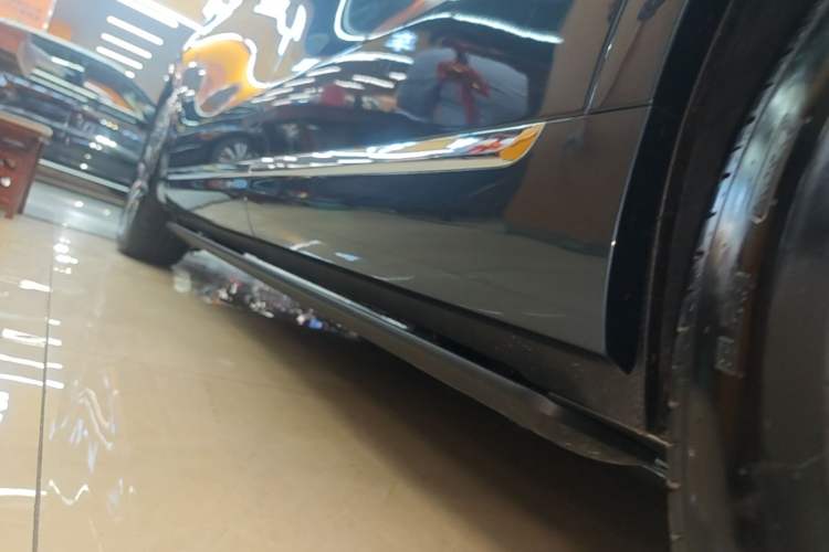 Used Hima AITO M9 2024 Range-Extended Ultra Version 42 kWh 6-Seater Model Left Side Sill