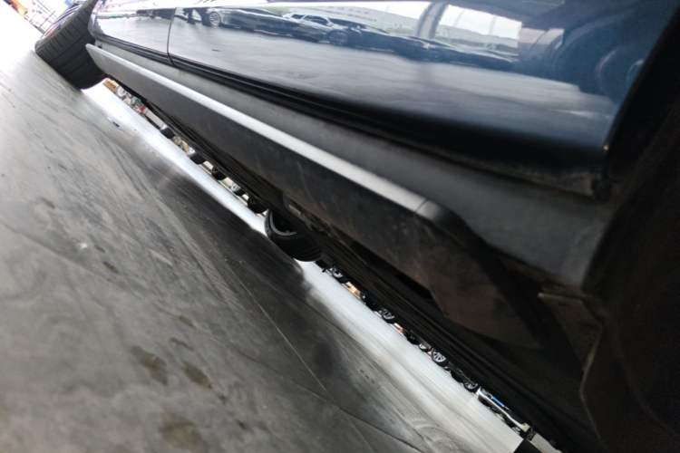 Used Hima AITO M9 2024 Range-Extended Ultra Version 52 kWh 6-Seater Model Left Side Sill