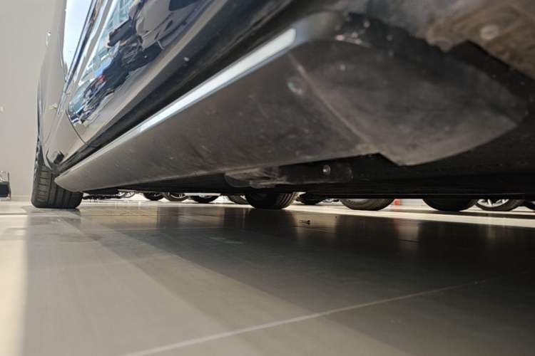 Used Hima AITO M9 2024 Range-Extended Ultra Version 42 kWh 6-Seater Model Left Side Sill