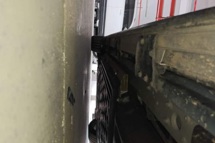 Used Hima AITO M9 2024 Range-Extended Ultra Version 42 kWh 6-Seater Model Left Side Sill