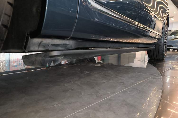 Used Hima AITO M9 2024 Range-Extended Max Edition 42 kWh 5-Seater Version Left Side Sill