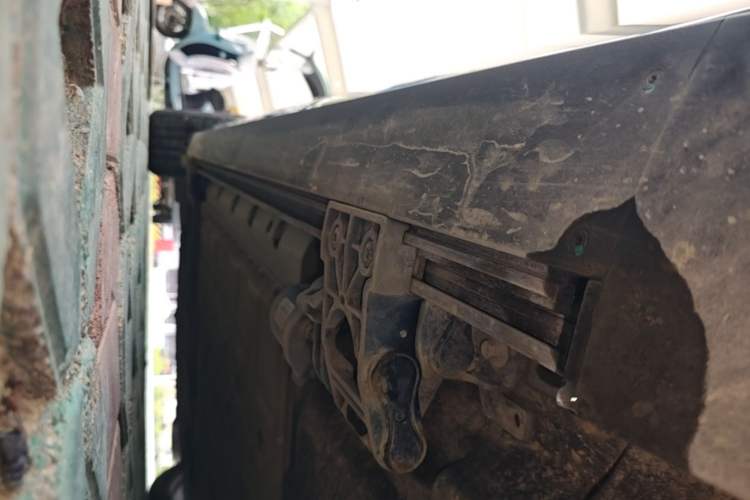 Used Hima AITO M9 2024 Range-Extended Ultra Version 52 kWh 5-Seater Model Left Side Sill