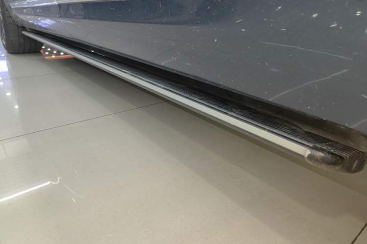 Used Hima AITO M9 2024 Range-Extended Ultra Version 42 kWh 6-Seater Model Left Side Sill