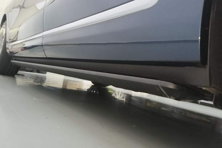 Used Hima AITO M9 2024 Range-Extended Ultra Version 52 kWh 5-Seater Model Left Side Sill