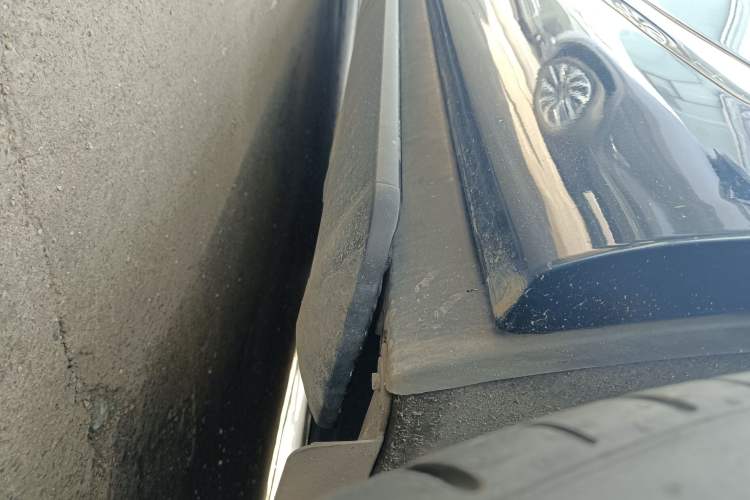 Used Hima AITO M9 2024 Range-Extended Ultra Version 52 kWh 5-Seater Model Left Side Sill
