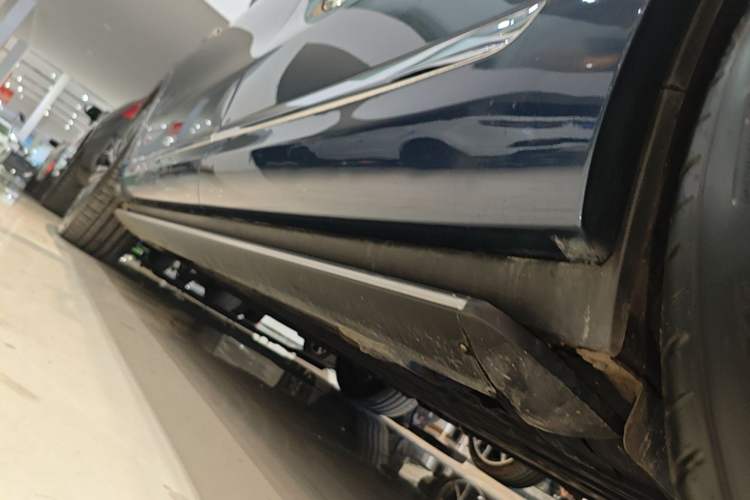 Used Hima AITO M9 2024 Range-Extended Ultra Version 42 kWh 6-Seater Model Left Side Sill