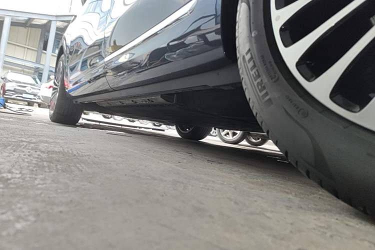Used Hima AITO M9 2024 Range-Extended Ultra Version 42 kWh 6-Seater Model Left Side Sill