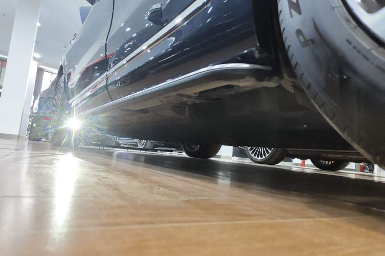 Used Hima AITO M9 2024 Range-Extended Ultra Version 42 kWh 6-Seater Model Left Side Sill