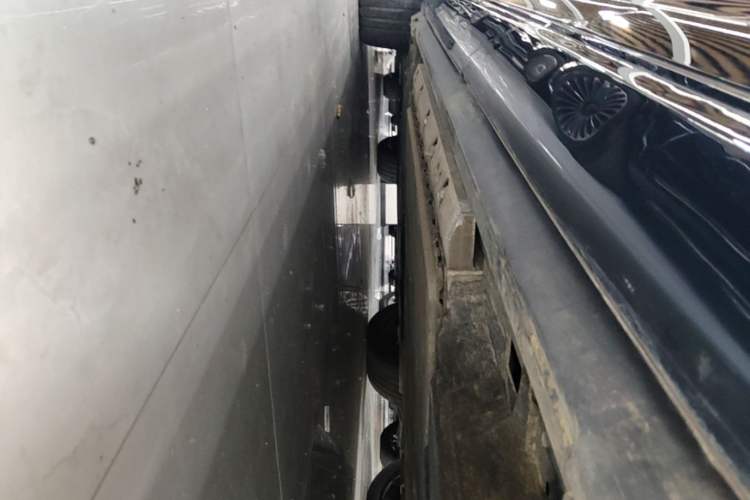 Used Hima AITO M9 2024 Range-Extended Ultra Version 42 kWh 6-Seater Model Left Side Sill
