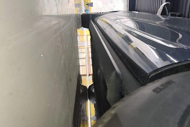 Used Hima AITO M9 2024 Range-Extended Ultra Version 52 kWh 6-Seater Model Left Side Sill