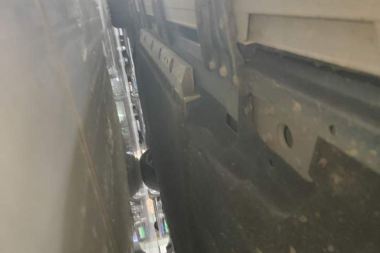 Used Hima AITO M9 2024 Range-Extended Ultra Version 42 kWh 6-Seater Model Left Side Sill