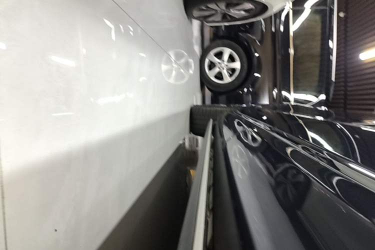 Used Hima AITO M9 2024 Range-Extended Max Edition 52 kWh 6-Seater Version Left Side Sill