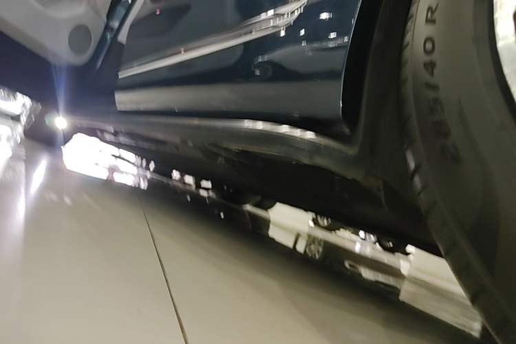Used Hima AITO M9 2024 Range-Extended Ultra Version 42 kWh 6-Seater Model Left Side Sill
