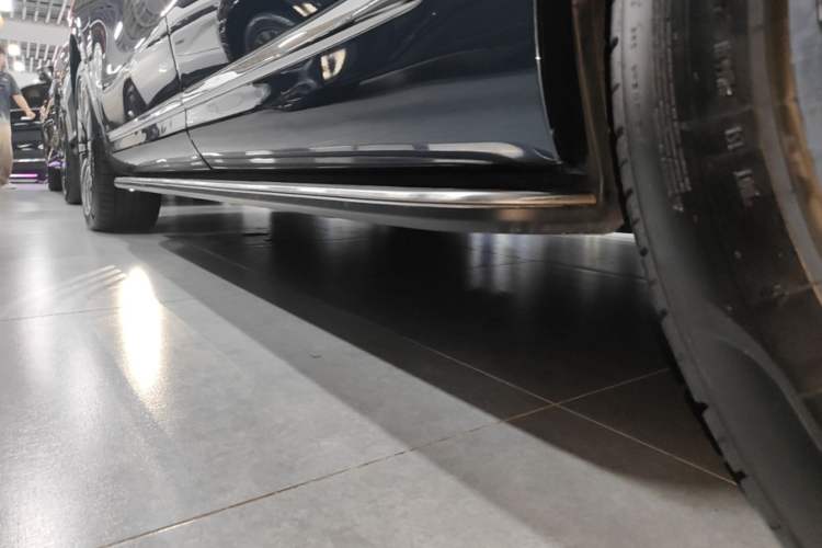 Used Hima AITO M9 2024 Range-Extended Max Edition 42 kWh 6-Seater Version Left Side Sill