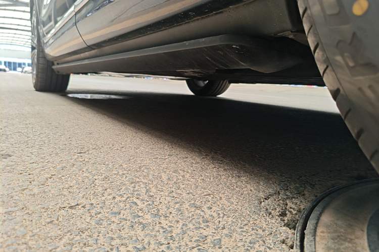 Used Hima AITO M9 2024 Range-Extended Ultra Version 42 kWh 6-Seater Model Left Side Sill