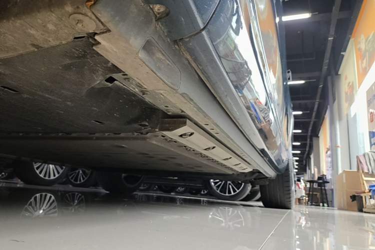 Used Hima AITO M9 2024 Range-Extended Ultra Version 42 kWh 6-Seater Model Left Side Sill