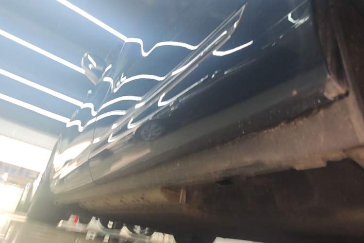 Used Hima AITO M9 2024 Range-Extended Ultra Version 42 kWh 6-Seater Model Left Side Sill