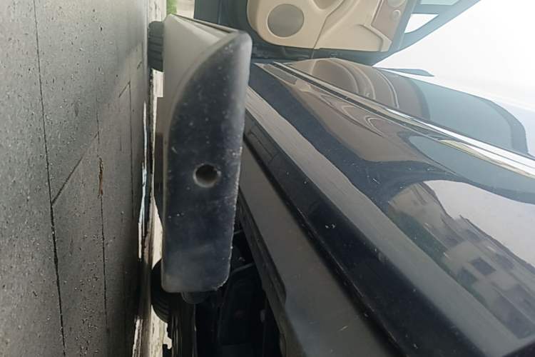 Used Hima AITO M9 2024 Range-Extended Ultra Version 42 kWh 6-Seater Model Left Side Sill