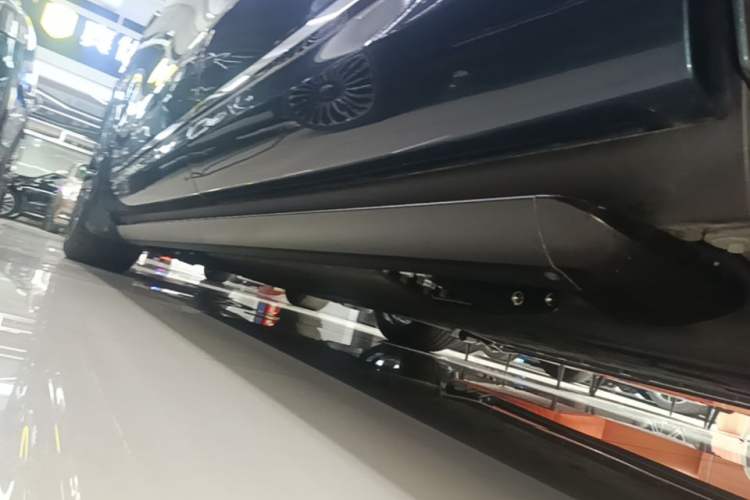 Used Hima AITO M9 2024 Range-Extended Ultra Version 42 kWh 6-Seater Model Left Side Sill