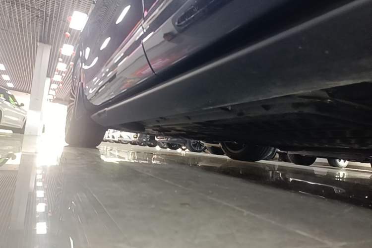 Used Hima AITO M9 2024 Range-Extended Max Edition 52 kWh 6-Seater Version Left Side Sill