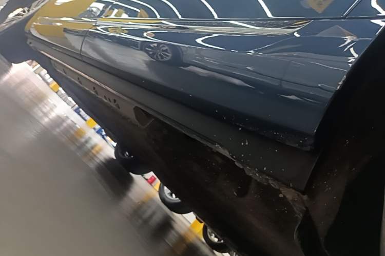 Used Hima AITO M9 2024 Range-Extended Max Edition 42 kWh 6-Seater Version Left Side Sill