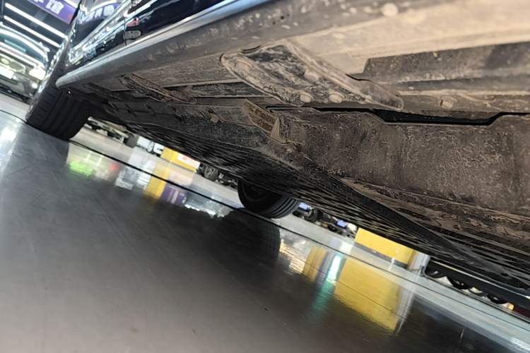 Used Hima AITO M9 2024 Range-Extended Ultra Version 52 kWh 6-Seater Model Left Side Sill