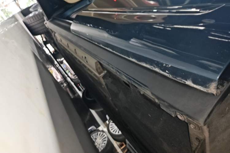 Used Hima AITO M9 2024 Range-Extended Ultra Version 52 kWh 6-Seater Model Left Side Sill