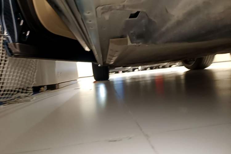 Used Hima AITO M9 2024 Range-Extended Ultra Version 42 kWh 6-Seater Model Left Side Sill