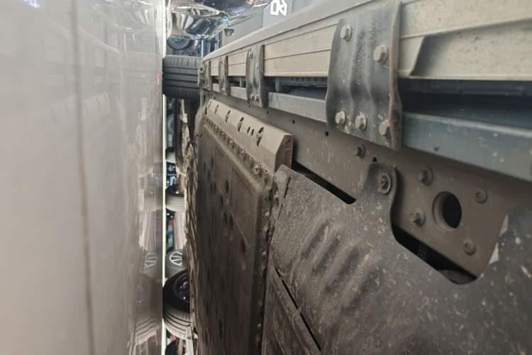 Used Hima AITO M9 2024 Range-Extended Ultra Version 42 kWh 6-Seater Model Left Side Sill