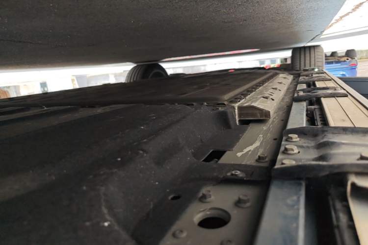 Used Hima AITO M9 2024 Range-Extended Ultra Version 42 kWh 6-Seater Model Left Side Sill