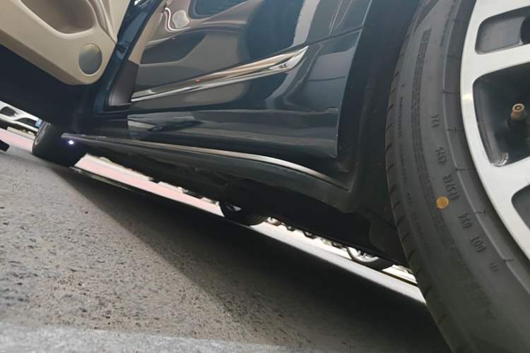 Used Hima AITO M9 2024 Range-Extended Ultra Version 52 kWh 6-Seater Model Left Side Sill