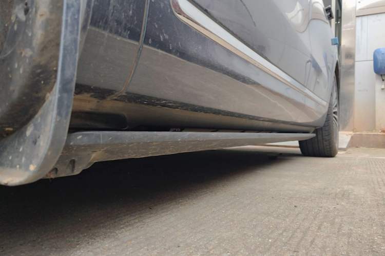 Used Hima AITO M9 2024 Range-Extended Ultra Version 52 kWh 5-Seater Model Left Side Sill